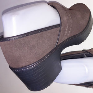 LANDS' END Brown Suede Clog Size 7 D